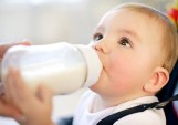 Cho trẻ uống bao nhiêu ml sữa công thức là đủ